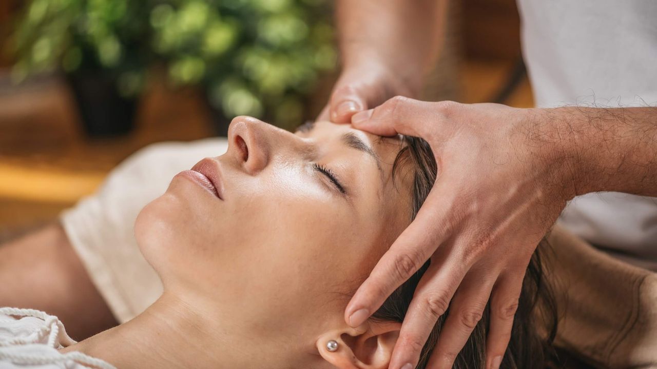 Craniosacral-Therapie – sanfte Behandlung am Kopf